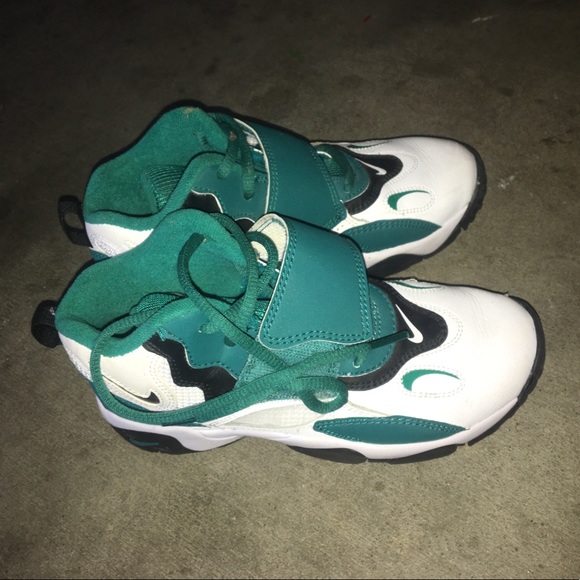 Nike Green. - Picture 2 of 4